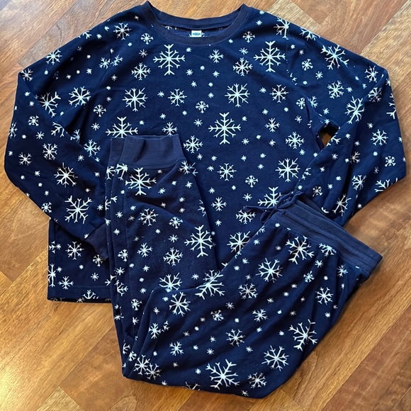 Other - EUC Old Navy fleece pajama set